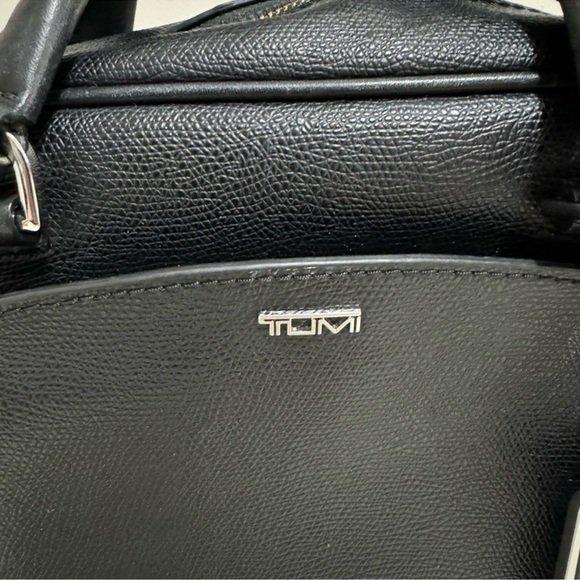 SOLD‼️Tumi sling bag - Picture 6 of 14